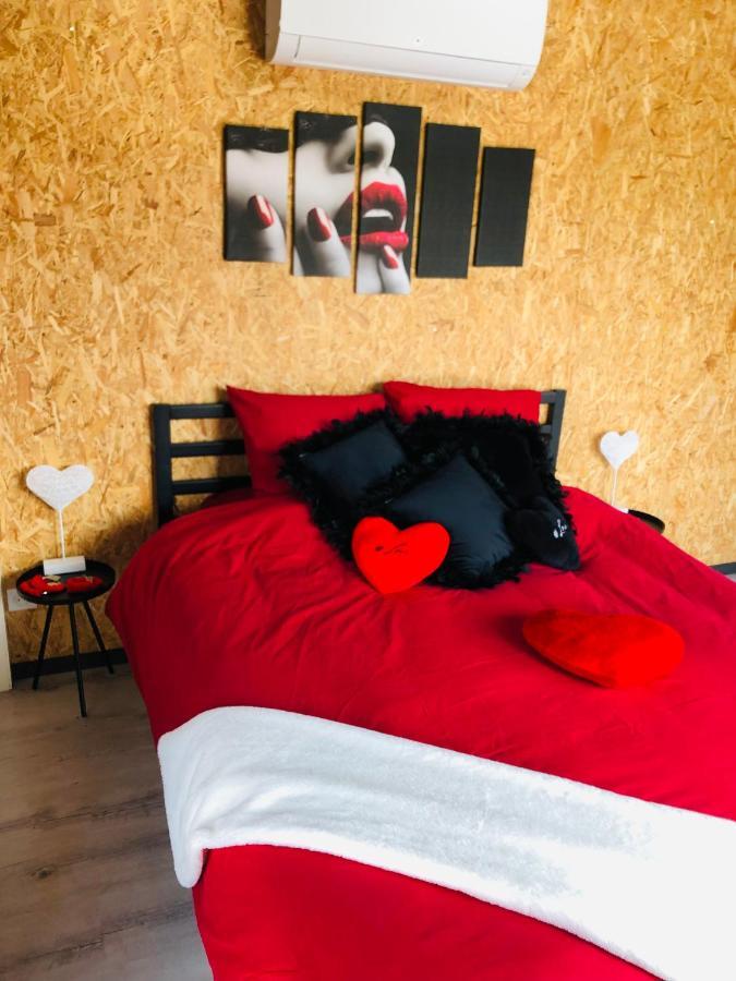 Mini Love Room Jacuzzi Privatif Urimenil Luaran gambar