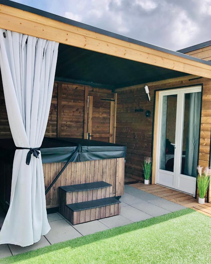Mini Love Room Jacuzzi Privatif Urimenil Luaran gambar