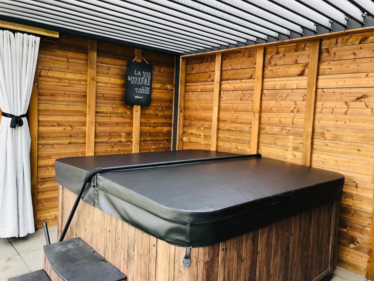 Mini Love Room Jacuzzi Privatif Urimenil Luaran gambar