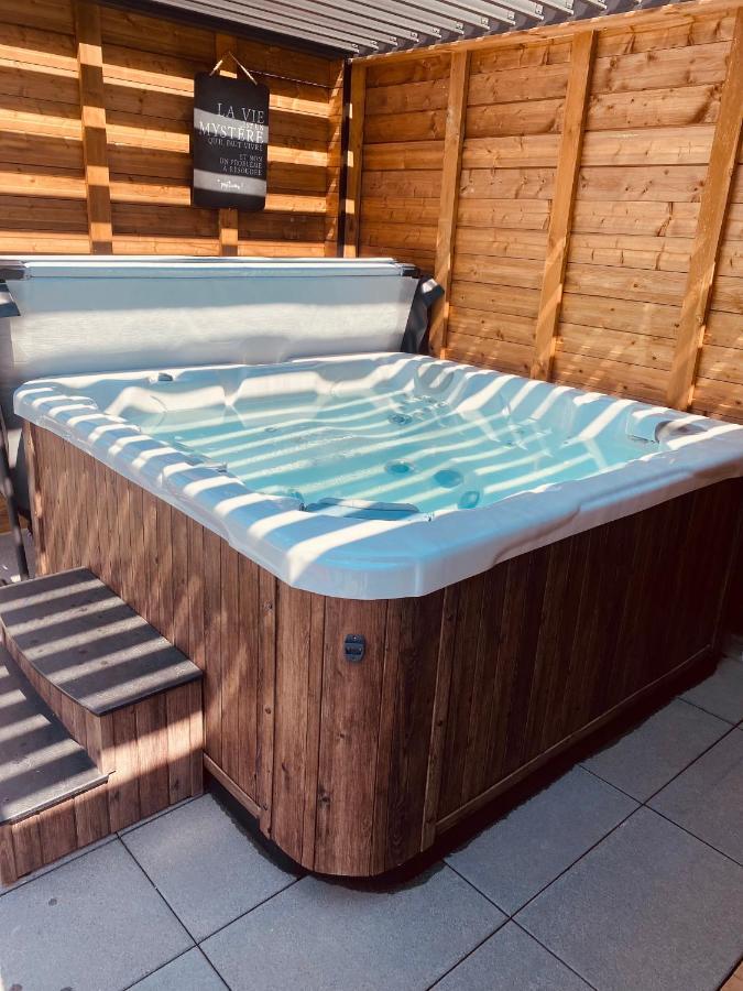 Mini Love Room Jacuzzi Privatif Urimenil Luaran gambar