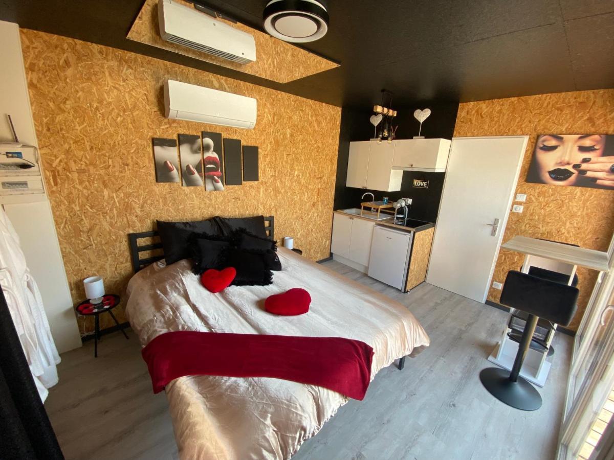 Mini Love Room Jacuzzi Privatif Urimenil Luaran gambar